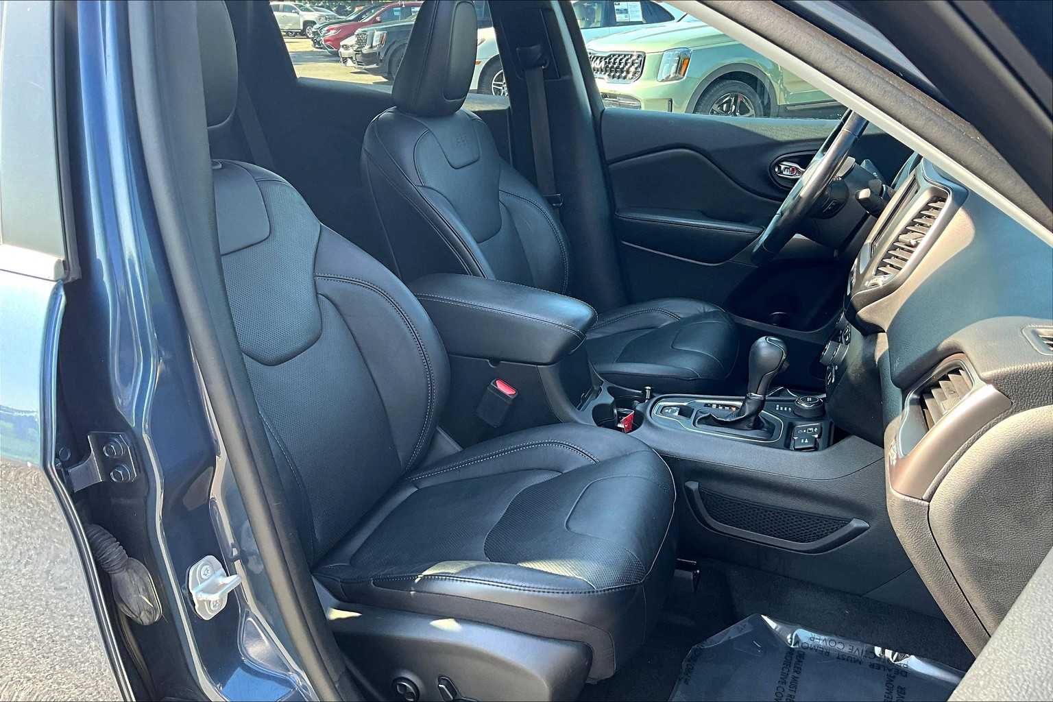 2021 Jeep Cherokee Latitude Lux photo 8