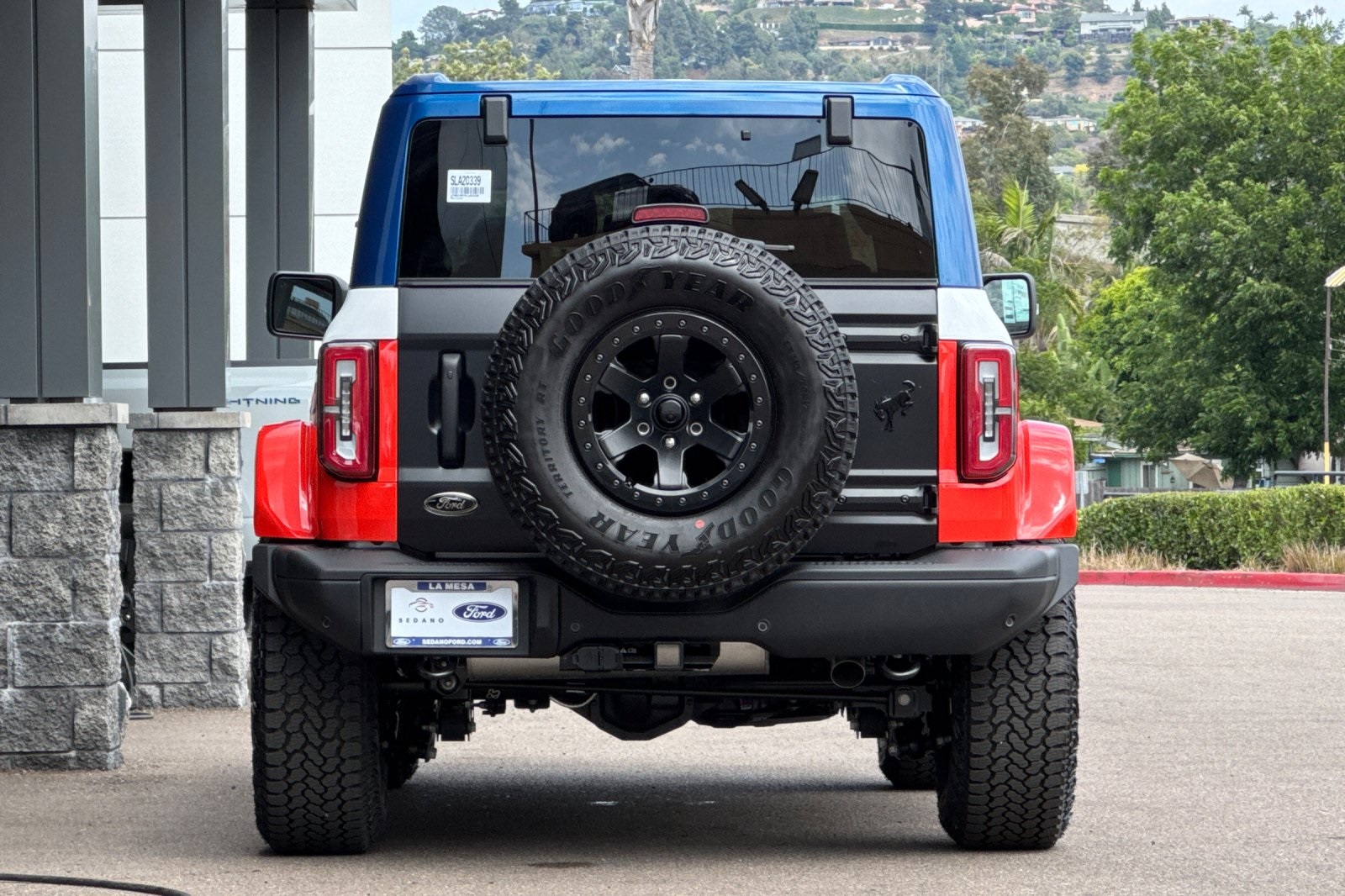 2025 Ford Bronco First Edition photo 4