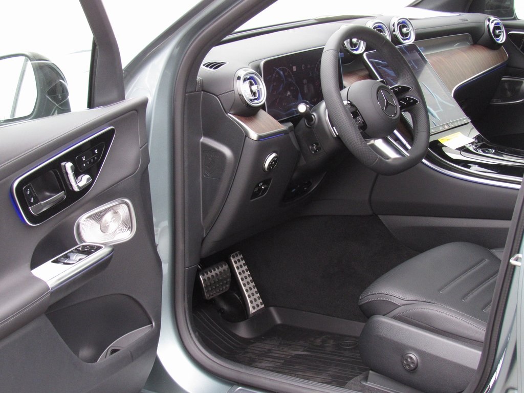 2026 Mercedes Benz GLC 300 4MATIC photo 5