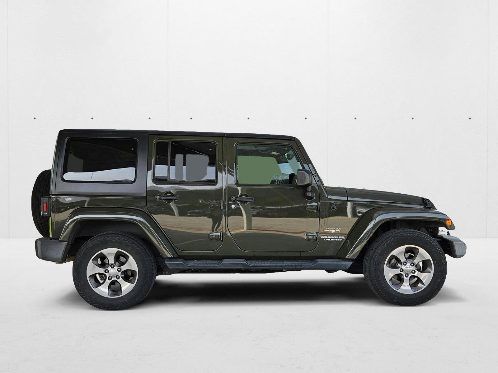 2016 Jeep Wrangler Sahara photo 4