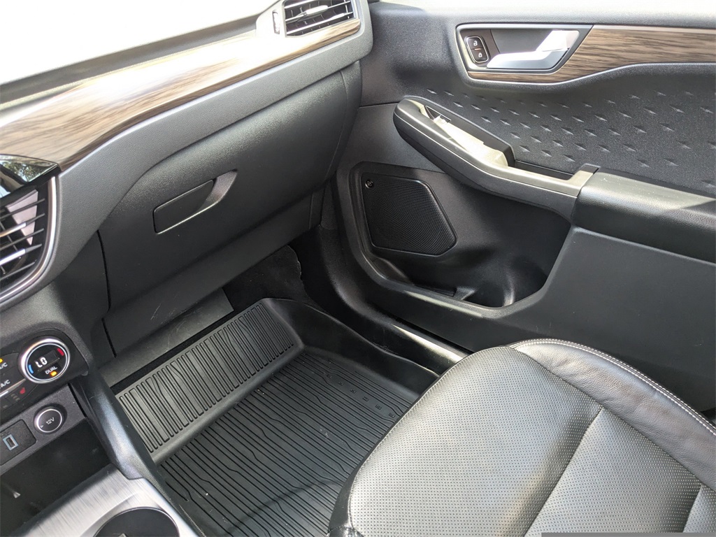 2020 Ford Escape Titanium photo 17