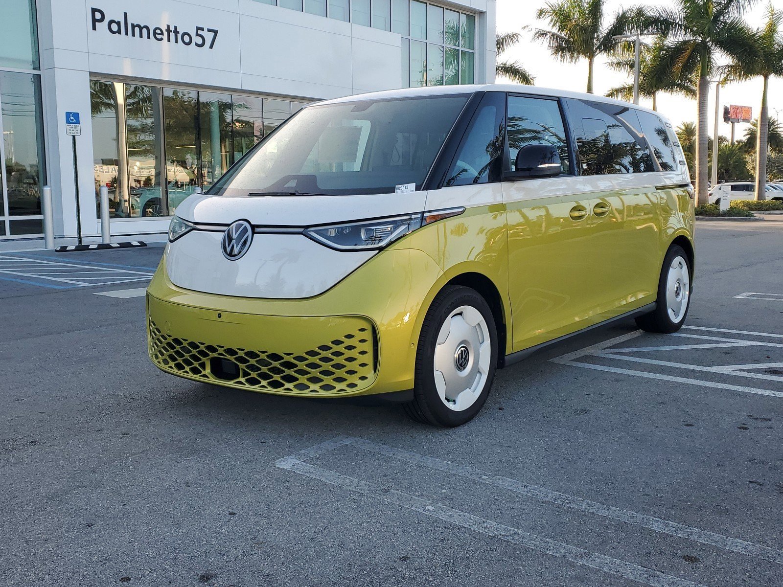 2025 Volkswagen ID. Buzz photo 3