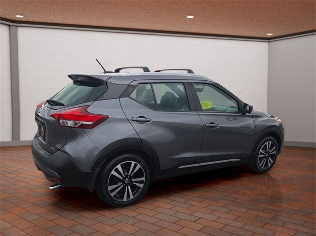 2019 Nissan Kicks SR photo 3