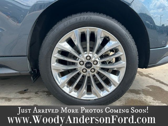 2022 Ford Edge Titanium photo 6