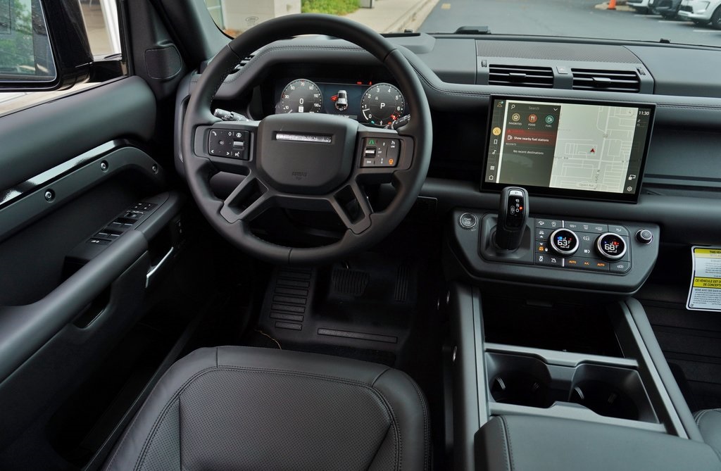 2025 Land Rover Defender 110 X-Dynamic SE photo 15