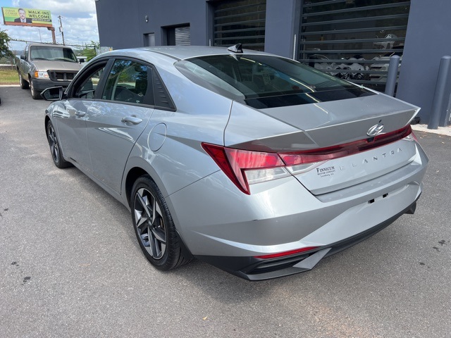 2023 Hyundai Elantra SEL Convenience photo 3