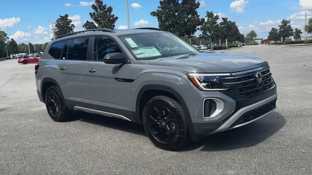 2025 Volkswagen Atlas Peak Edition SE photo 2