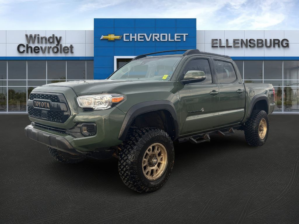 2022 Toyota Tacoma SR5's photo