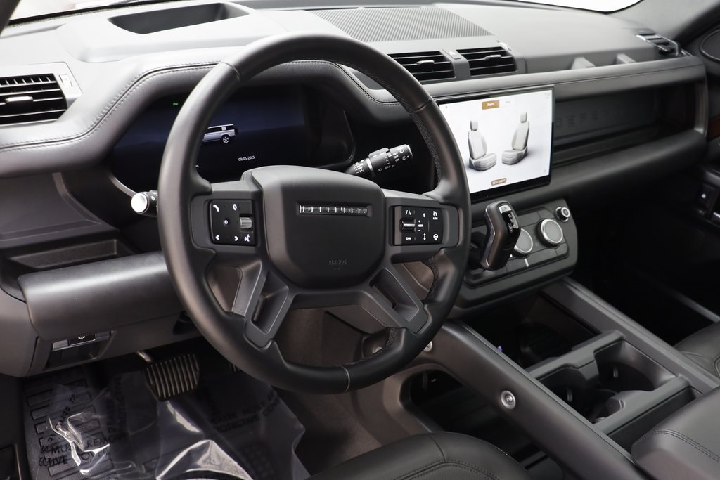 2025 Land Rover Defender 130 X-Dynamic SE photo 7