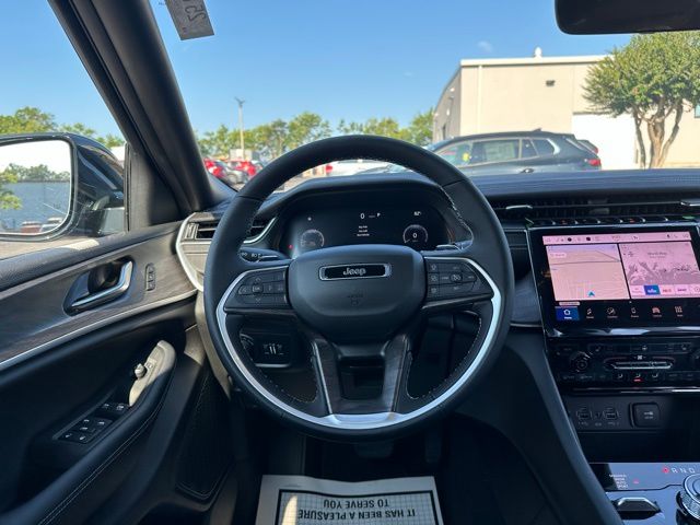 2025 Jeep Grand Cherokee Limited photo 18