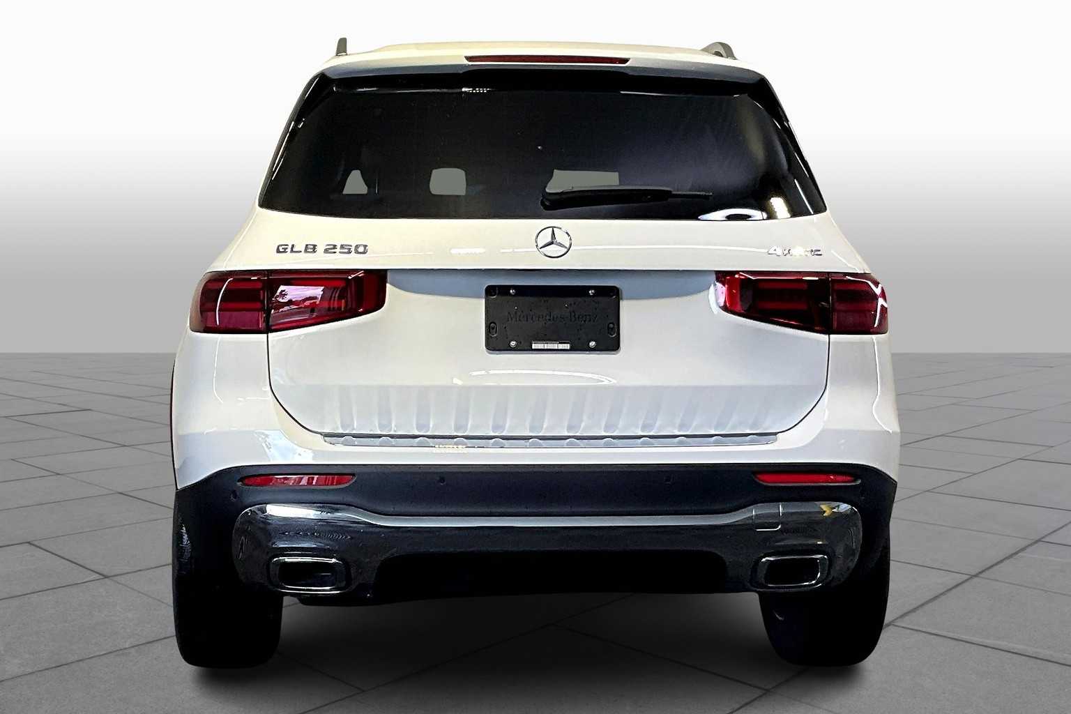 2026 Mercedes Benz GLB 250 4MATIC photo 4