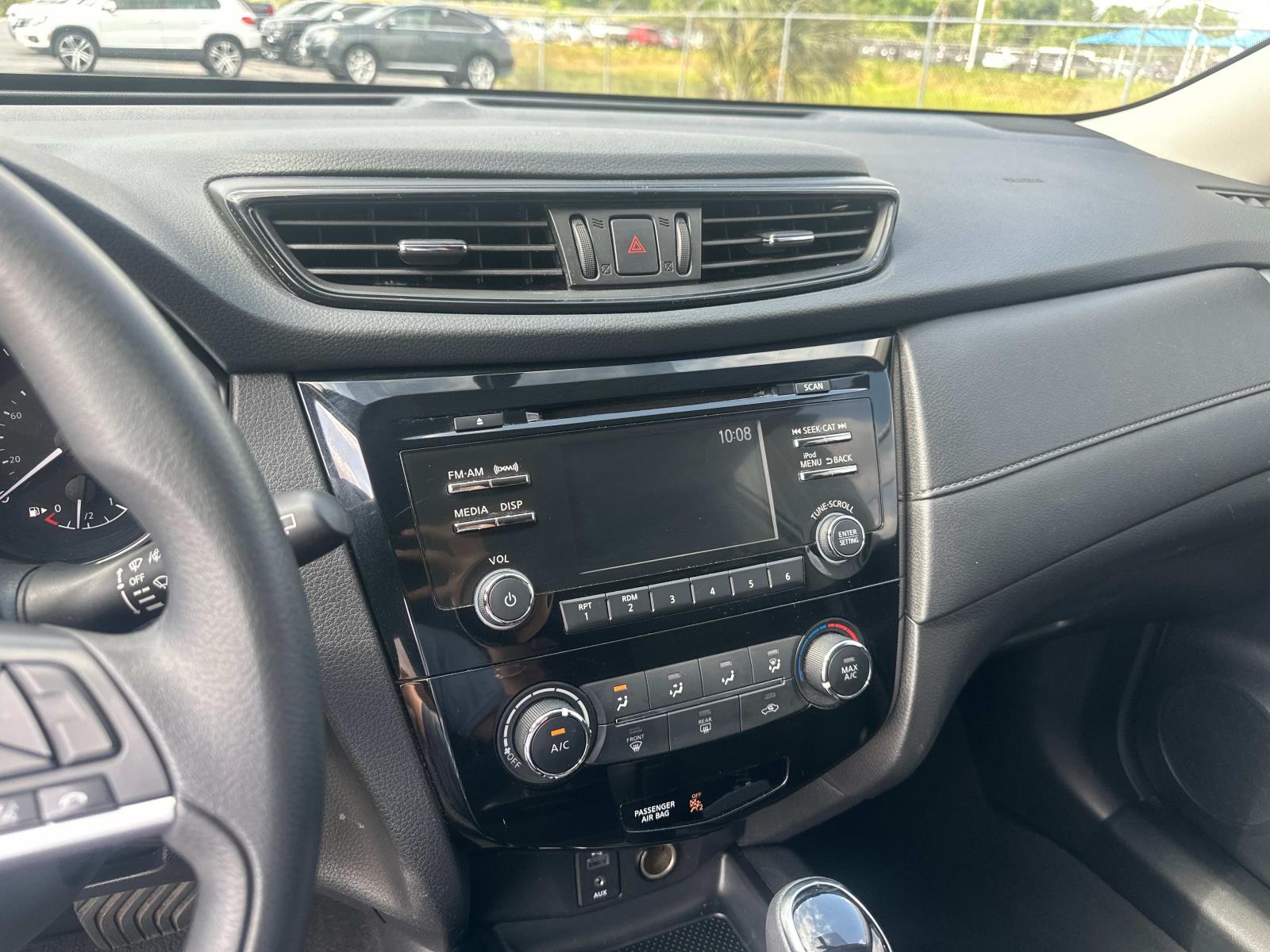 2017 Nissan Rogue S photo 14