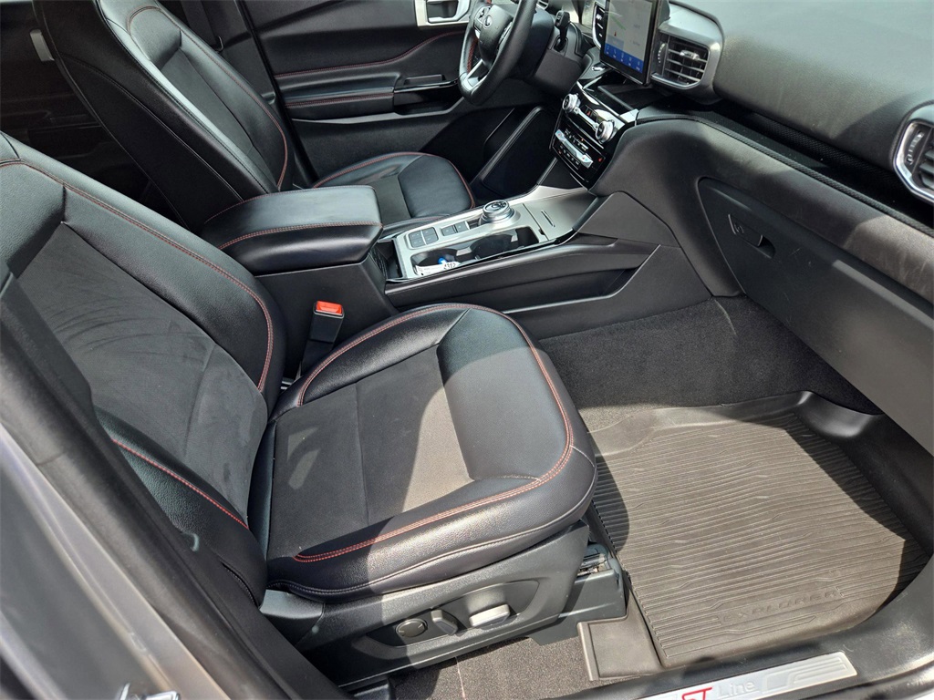 2024 Ford Explorer ST-Line photo 33