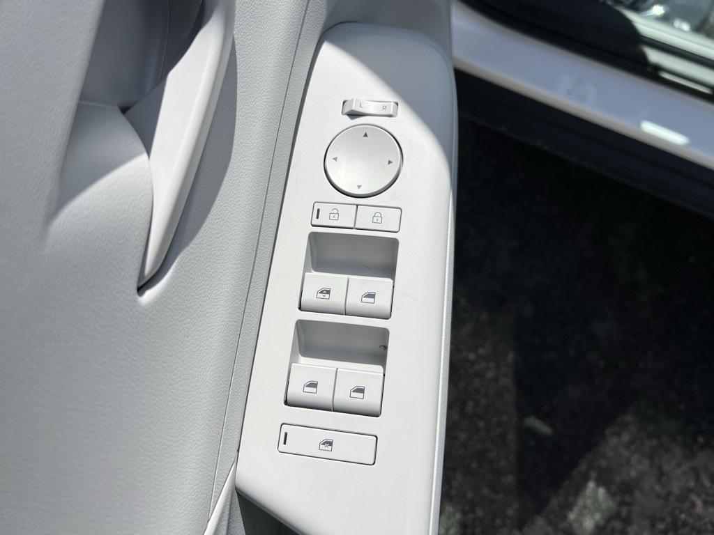 2025 Hyundai Kona SEL photo 9