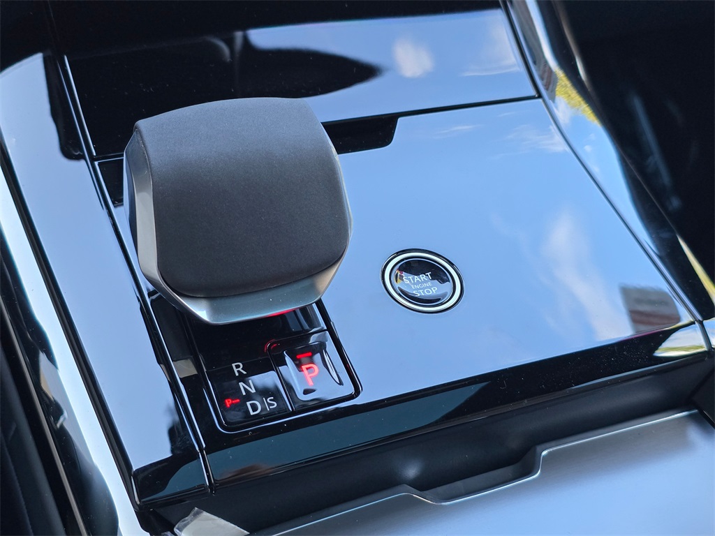 2025 Land Rover Range Rover Sport SE photo 13