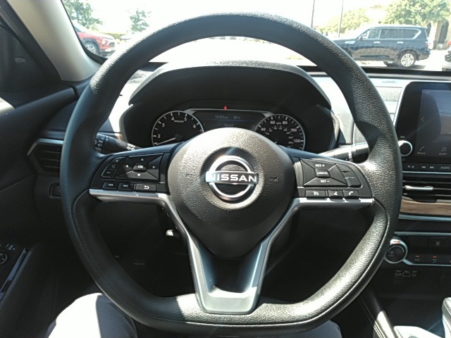 2023 Nissan Altima 2.5 SV photo 8
