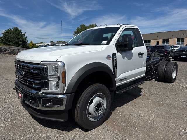 2025 Ford F-600 photo 2