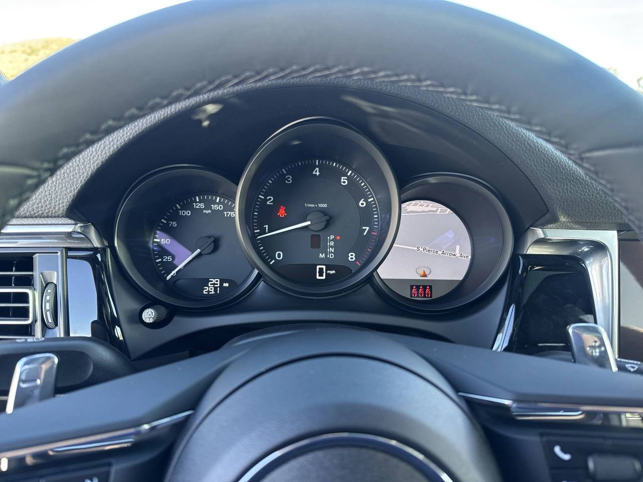 2025 Porsche Macan Base photo 12