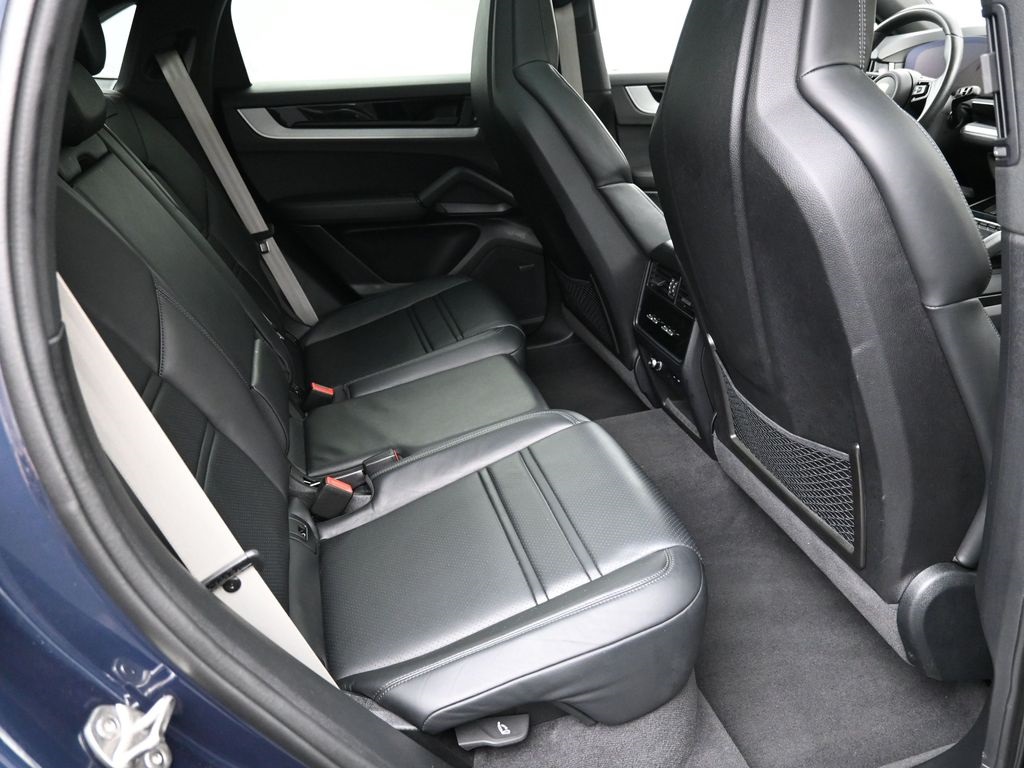 2024 Porsche Cayenne Coupe Base photo 8