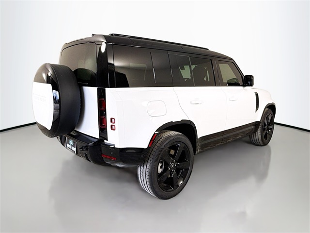 2025 Land Rover Defender 110 X-Dynamic SE photo 3