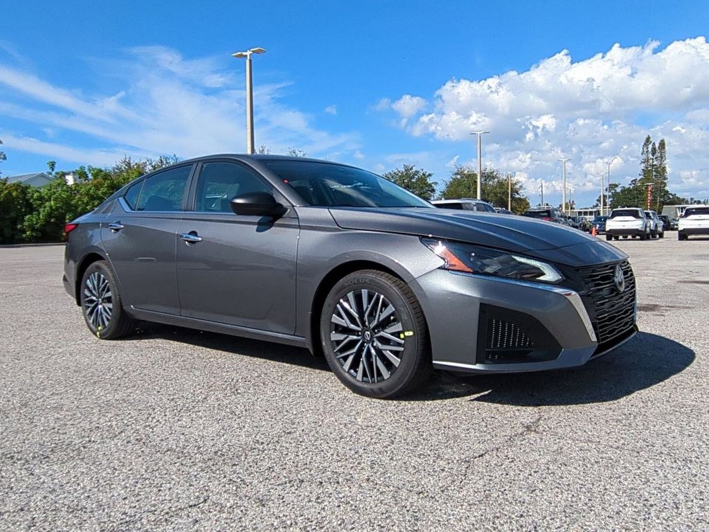 2025 Nissan Altima SV photo 3