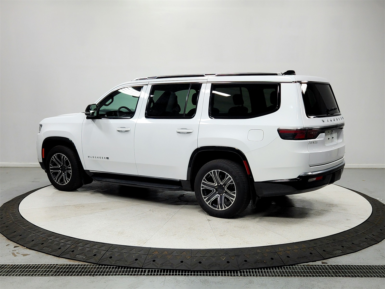 2024 Jeep Wagoneer Series II photo 4