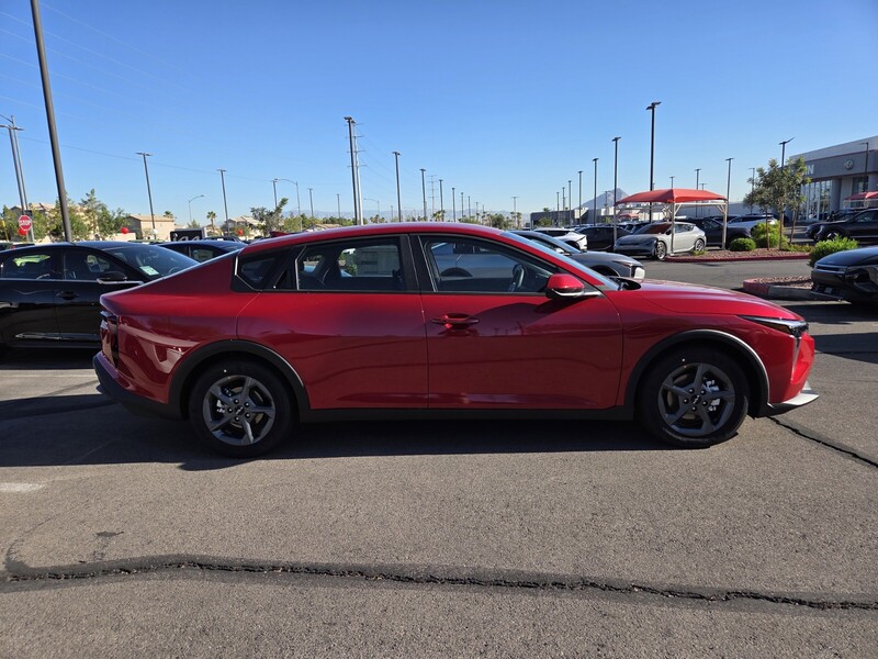 2025 Kia K4 LXS photo 3