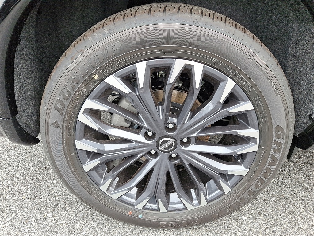 2026 Nissan Rogue Platinum photo 4