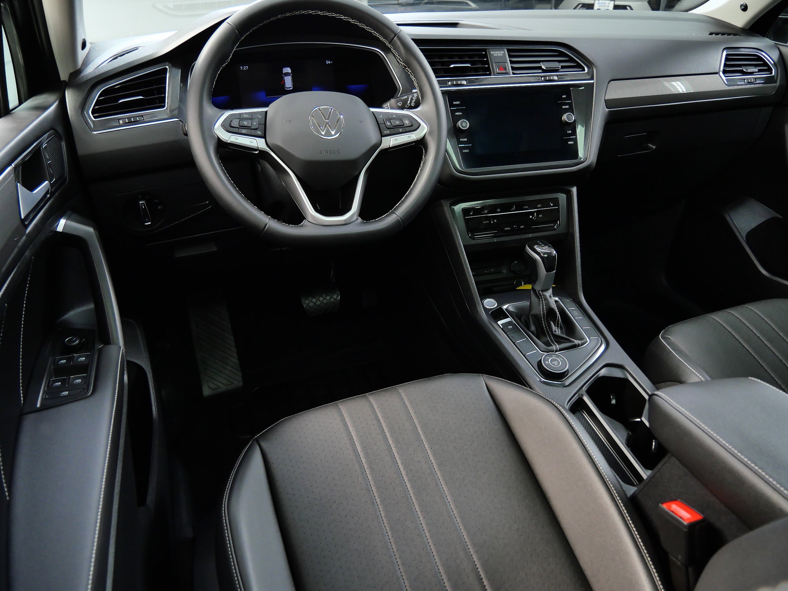 Used 2022 Volkswagen Tiguan SE with VIN 3VV2B7AX3NM145224 for sale in Minnetonka, Minnesota