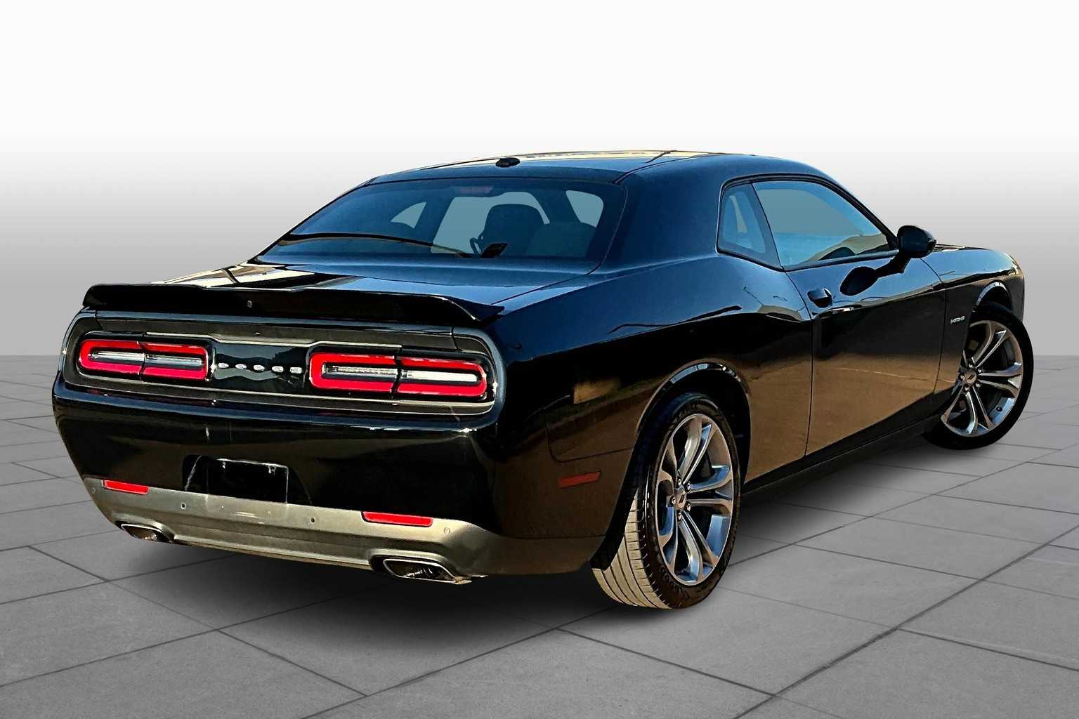 2022 Dodge Challenger R/T photo 11