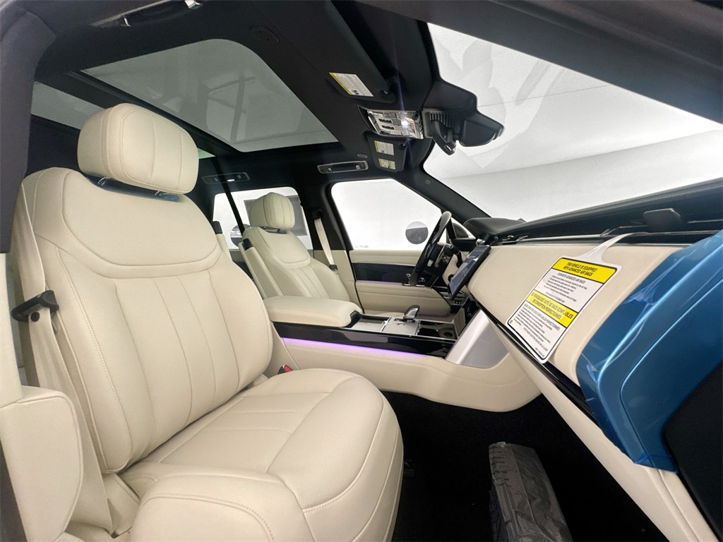 2025 Land Rover Range Rover SE photo 25