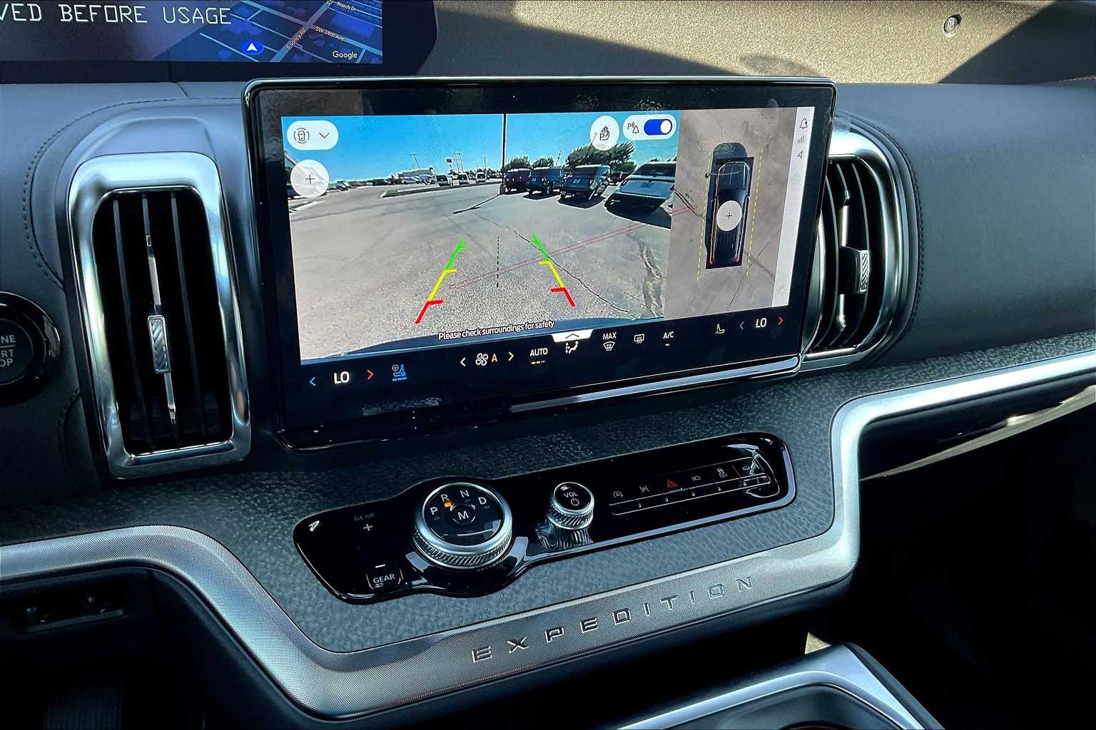 2025 Ford Expedition photo 16