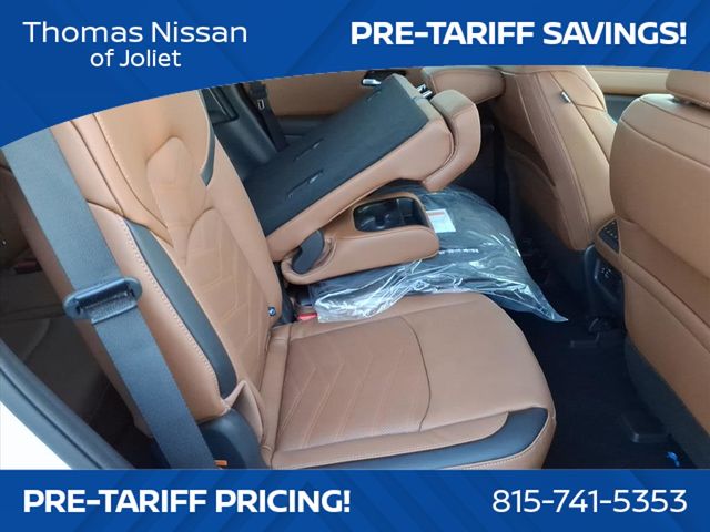 2025 Nissan Pathfinder Platinum photo 13