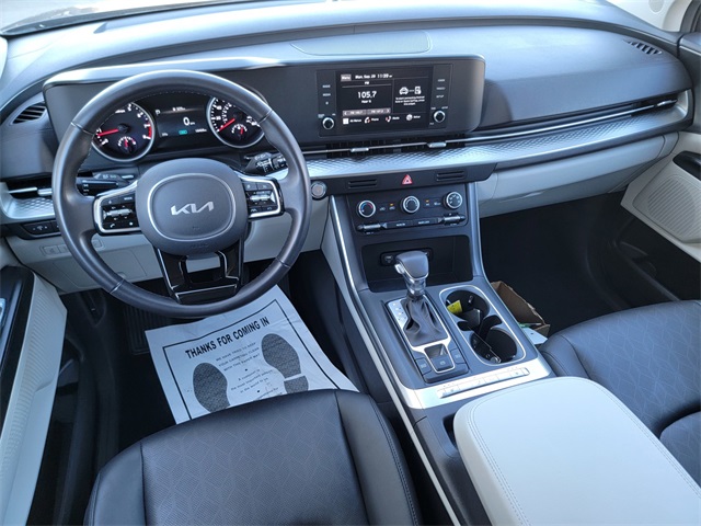 2024 Kia Carnival LX photo 32