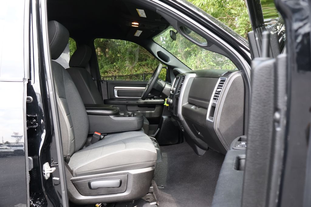 2024 Ram 1500 Classic Warlock photo 32