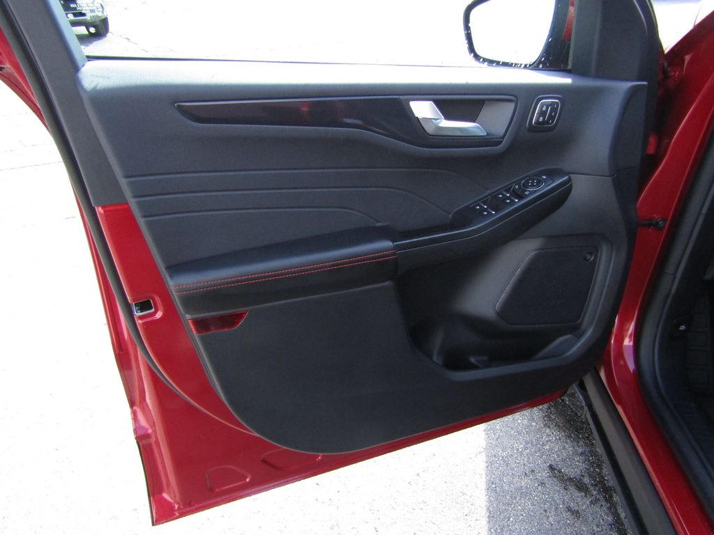 2025 Ford Escape ST-Line Select photo 10