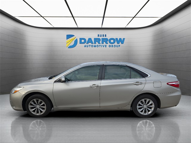 2015 Toyota Camry LE photo 2