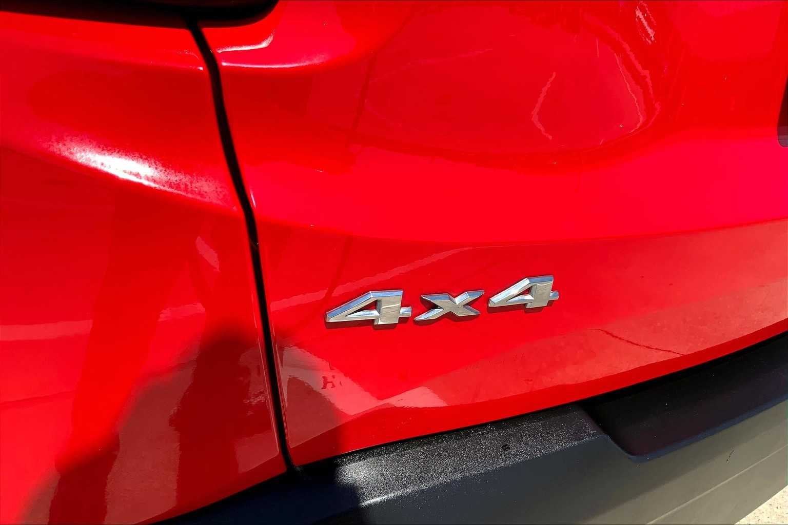 2020 Toyota RAV4 LE photo 28
