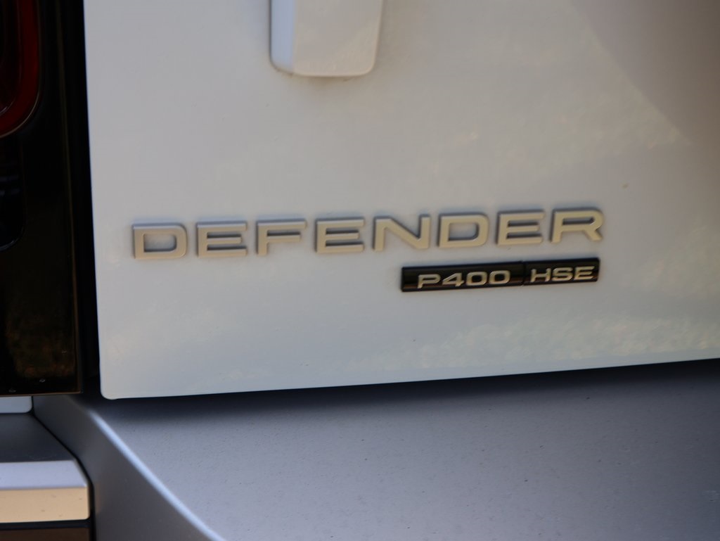 2020 Land Rover Defender 110 HSE photo 9