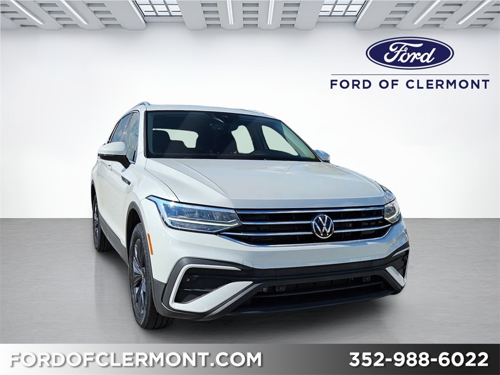 2023 Volkswagen Tiguan SE's photo