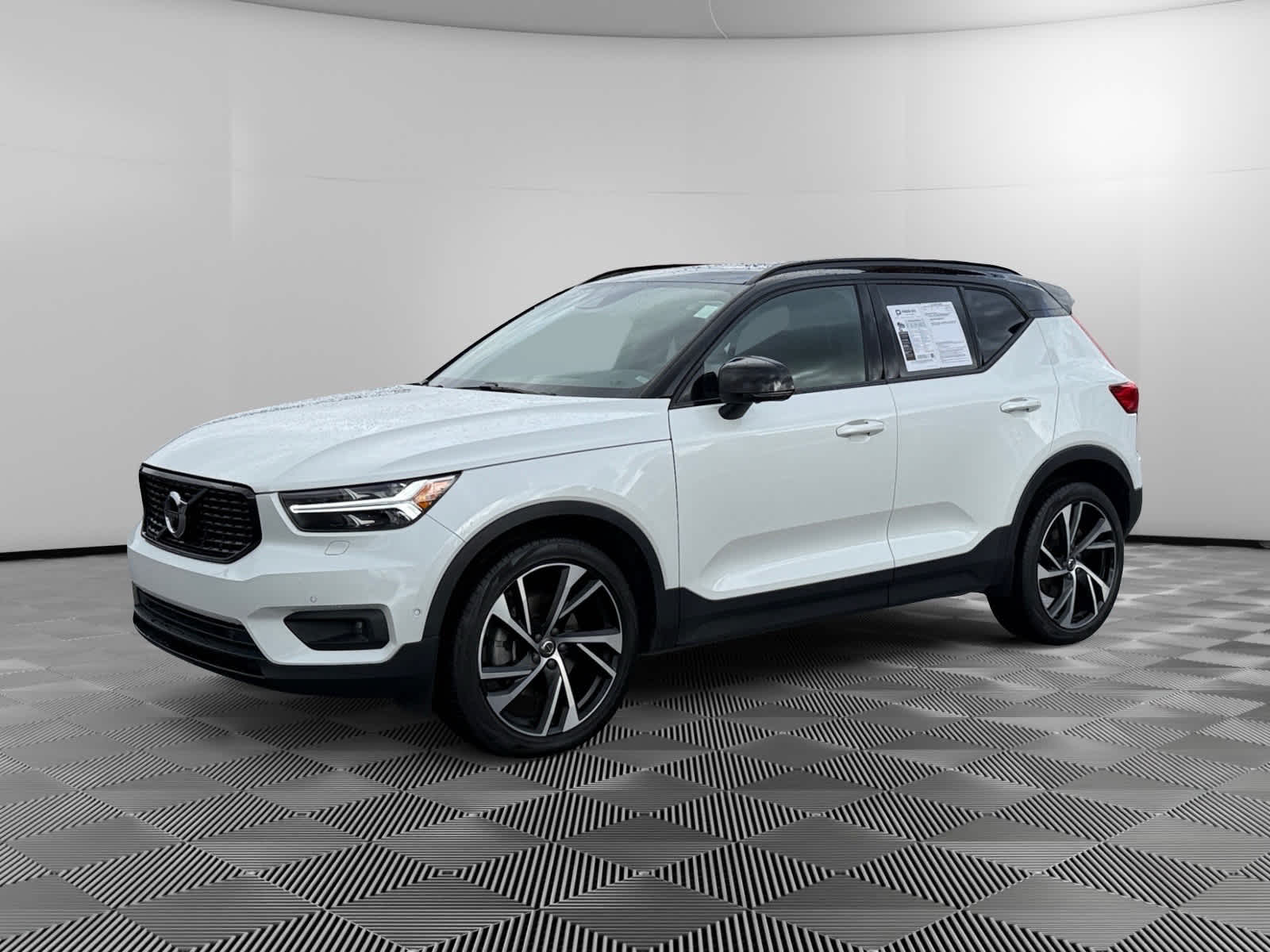 2022 Volvo XC40 R-Design