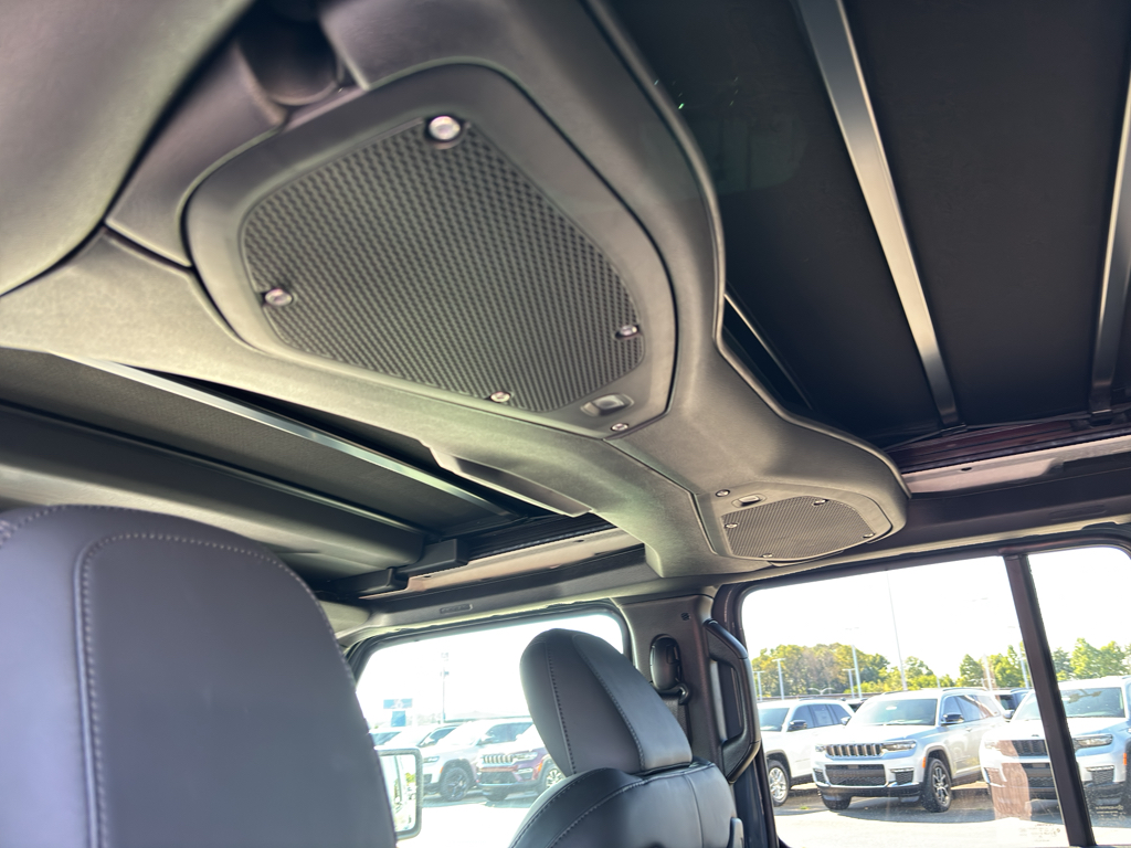2025 Jeep Wrangler Rubicon photo 21