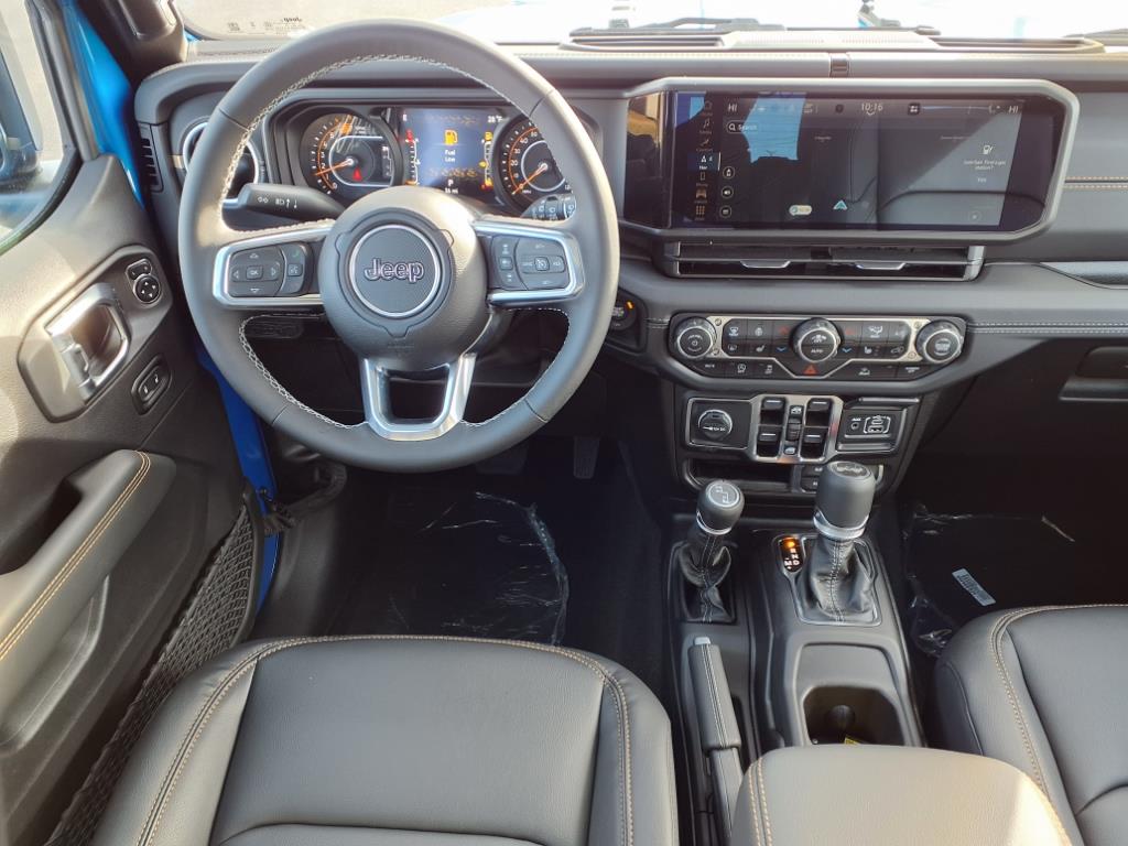 2025 Jeep Wrangler Sahara photo 3