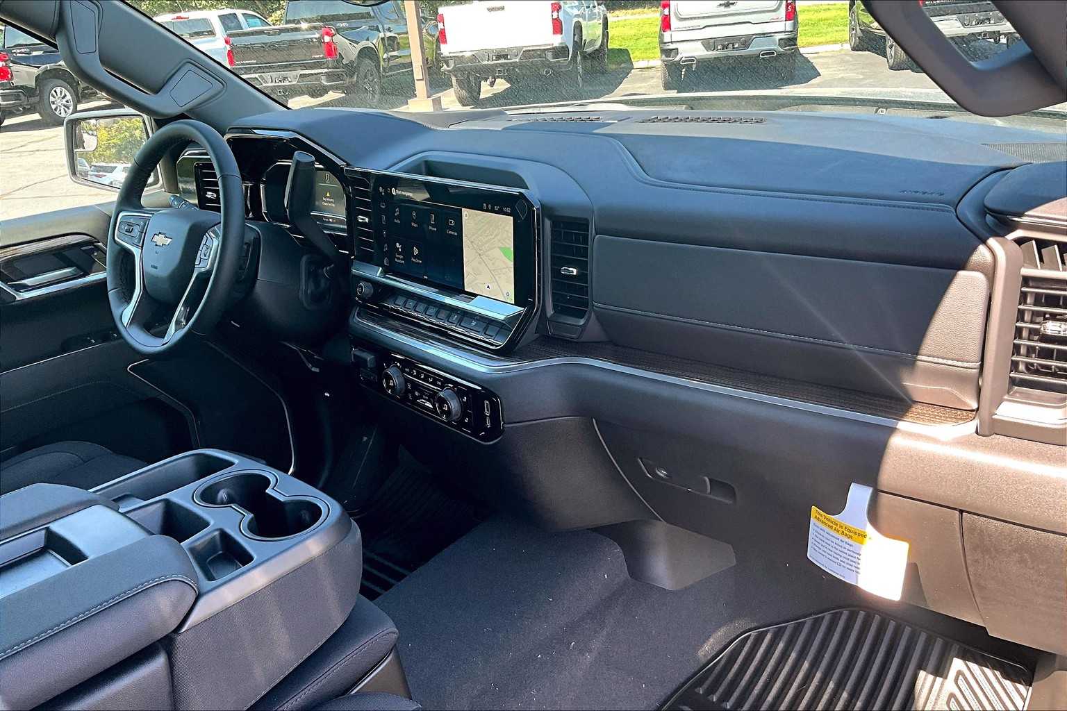 2025 Chevrolet Silverado 1500 LT photo 9