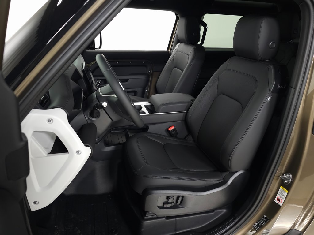 2025 LAND ROVER DEFENDER - Image 13