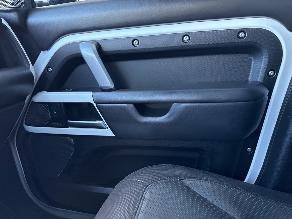 2022 Land Rover Defender 110 X-Dynamic HSE photo 36