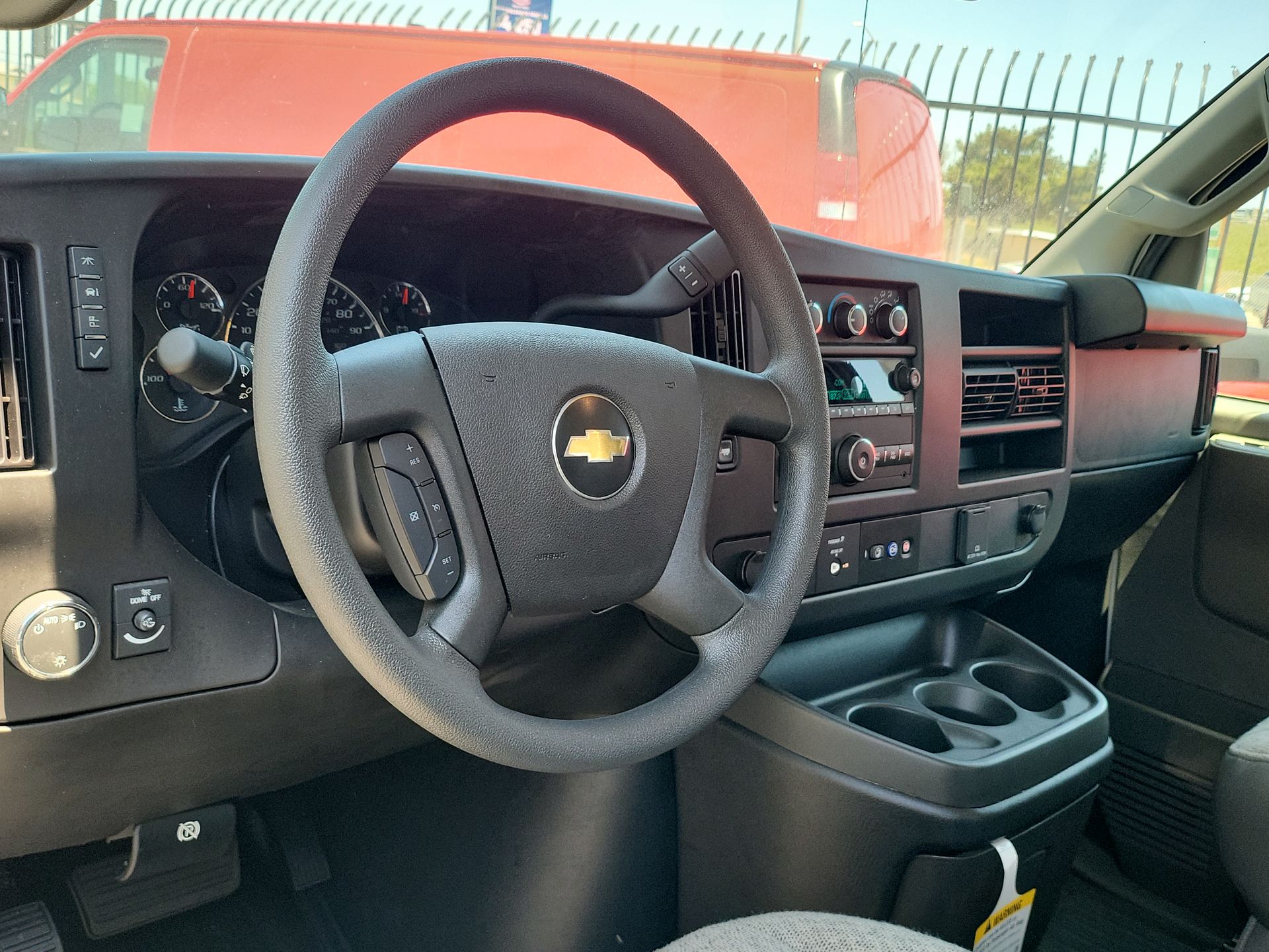 2024 Chevrolet Express Cutaway 3500 photo 2