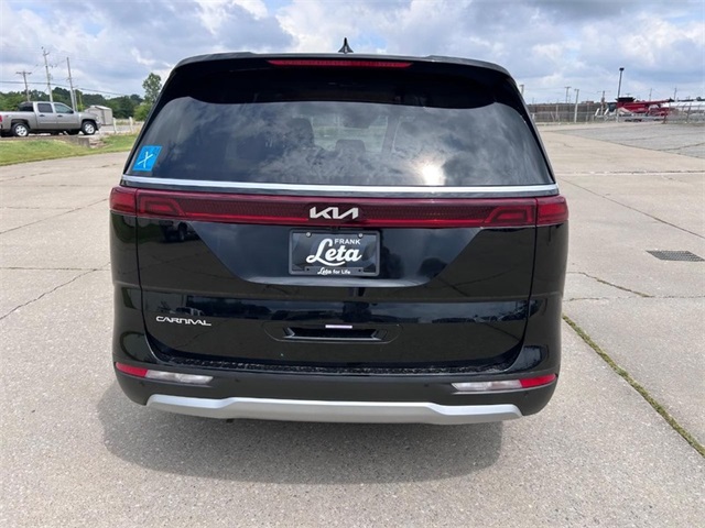 2024 Kia Carnival LX photo 3