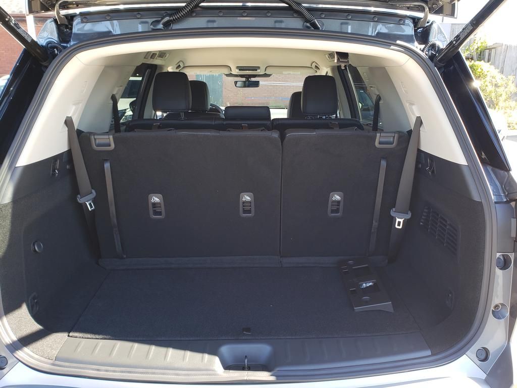 2025 Nissan Pathfinder SL photo 2