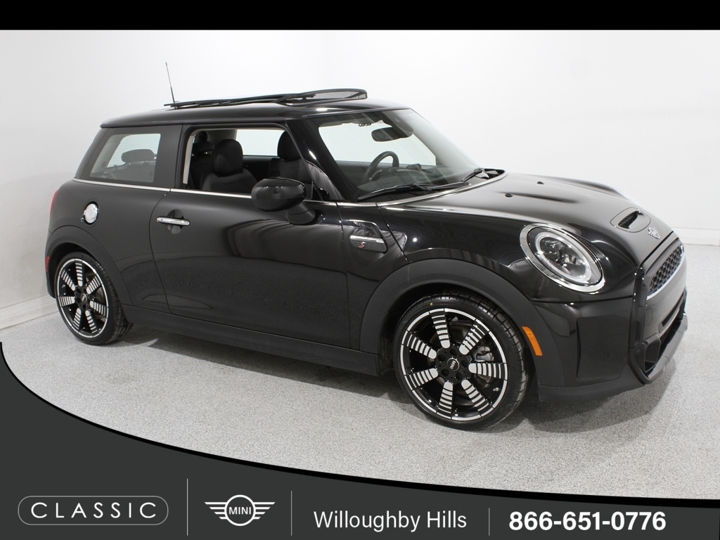 2023 MINI 3 Door S's photo